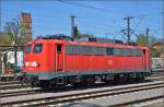singen-htw/334482/ende-der-110-auf-der-gaeubahn Ende der 110 auf der Gäubahn in Raten. Ob es die letzte Rate war, wird sich noch rausstellen. Im April 2014 ist vorerst einmal Schluss. 115 198-4 wartet in Singen auf ihre vorletzte Fahrt nach Stuttgart. Nach 55 Jahren und 5 Monaten im Dienst des Fernverkehrs ist mölicherweise eine Ära zu Ende. Die ICs Zürich-Stuttgart sollen künftig nur noch mit 101, 120 und ein Zugpaar mit 181 bedient werden.