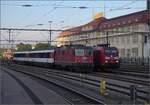 Nachtrag zur Re 4/4 11141. Nach dem Bild von Stefan im Swiss-Express-Gewand und dem vom Ersatzteilspender in Koblenz, noch ein paar aus den letzten zwei Betriebsjahren mit den Gäubahnzügen. Singen, Juni 2022.