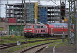 Radexpress Bodensee I.

Die 218 417 als Zugpferd der Hochrheinbahn kam als willkommene Zugabe zum Radexpress Bodensee daher. So kommt die deutsche Bundesbahn wieder in den Kanton Schaffhausen und nach Basel. Singen, Juli 2024.