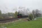 38 1301 beschleunigt ihren Sonderzug aus Linz nach Dresden bei Schönfeld zu Wiesau.