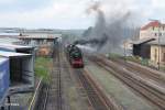 38 1301 und 01 509 erreichen mit dem DPE 24589 Dresden - Passau bei Wernberg-Köblitz.