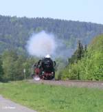 52 8195 zieht bei Kauernburg mit einem Sonderzug nach Neuenamrkt-Wirsberg.