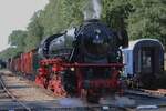 Gerade rechtzeitig betriebsfhig ist 41 241 der VSM geworden und am sonnigen 3.September 2023 strahlt sie im vollen Pracht beim Einfahrt in Loenen mit ein Fotoguterzug whrend terug naar Toen, dass grsste Dampflokfestival der Niederlande.