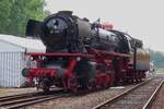 Whrend  terug naar Toen  steht VSM 41 241 in Loenen und geniesst die Sonnenschein.