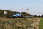 247 908  Debbie  zieht am 15. September 2023 bei Klanxbll einen Autozug nach Westerland/Sylt.