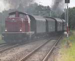 V100.2009 bei der Ausfahrt im Bahnhof Neustrelitz.(17.06.2011)