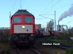 232 201-4 wartet in Hhe Bahnhof Wismar auf die Ausfahrt Richtung Rostock-Seehafen.(06.11.10)