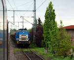 Spitzke V 100-SP-007/203 409-8 steht mit einem Schotterzug in Bereitschaft(Baustelle zwischen Elmshorn und Neumünster).