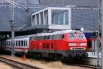 218 321-8 mit dem IC 2220(Frankfurt/Main - Fehmarn/Burg)beim Halt im Lübecker Hbf.