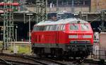 DB 218 321-8 rangiert am 17.05.2012 mehrfach durch den Hamburger Hauptbahnhof.