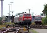 218 369 und 322 mit  Kurswagen  für Dagebüll in Niebüll auf Rangierfahrt.