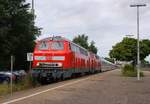 DB 218 379 und 380 mit dem IC 2311 nach Stuttgart verlassen hier Husum Richtung Hamburg.