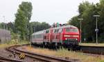 IC 2072 mit den Zugloks 218 344 und 315 Einfahrt Husum(2).