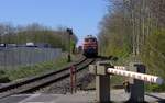 Am B Niebll dann wieder abgefangen 218 307 und 345 mit dem SyltShuttle kurz vor der Einfahrt in den Bahnhof.