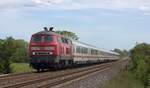 DB 218 366 mit IC 2072 Richtung Westerland.