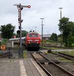 DB 218 307 + 218 322 Einfahrt Niebüll mit leicht verspätetem IC 2375/2393 nach Stuttgart.