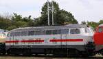 DB 218 341-6 genießt ihre Sonntagsruhe im Bw Niebüll.
