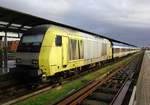 BeaconRail 1223 011-8(REV/BCS X/01.04.14) als Schublok einer NOB nach Bredstedt festgehalten im Bahnhof Westerland am 17.11.2015