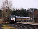 MRCE/NOB 223 014-2/ER20-014 mit der NOB 81706 nach Westerland bei der Einfahrt in den Husumer Bahnhof.