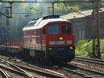 DB 232 569-4 zog eine wohlriechende Dieselfahne durch den Harburger Bahnhof als sie diesen mit einem Gz durchfuhr.