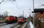 NAH.SH Lint 0648 346/846 hat als RE 74 nach Husum Einfahrt in Schleswig und aus dem Norden kommt die 1261 103-6 mit einer Übergabe aus Flensburg-Weiche.