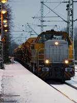 Schweerbau 277 031-1 mit Bauzug in Schleswig 22.11.15