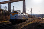 Die V 270.09 alias 221 121-7 (92 80 1221 121-7 D-SGL), eine V 200.1 der SGL Schienen Güter Logistik GmbH (Dachau), fährt am 05 März 2026 auf Tfzf (Triebfahrzeugfahrt) / als Lz (Lokzug)