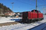 V 100 1019 der UEF lauft am 30 Dezember 2024 um in Titisee -der geplanter dampflok vor der Sonderzug nach Seebrugg fiel leider aus und die V 100 1019 wurde als Ersatztraktion eingesetzt.