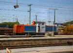 Die 212 063-2 (92 80 1212 063-2 D-STVG) der Stauden Verkehrs Gesellschaft mbH steht am 04.06.2019 mit einem Bauzug beim Hbf Augsburg (aufgenommen aus einem Zug).