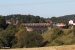 217 002 der BTE und V1253 ziehen über das Röslau Viadukt bei Seußen einen Kesselzug aus Cheb nach Ingolstadt.