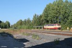 217 002 erreicht Arzberg mit einem leeren Autotransportzug BGL nach Cheb.