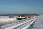 Westfrankenbahn  Conny  218 460-4 zieht den Fussball Sonderzug 39502 Hof - Nürnberg von den Dynamo Dresden-Fans bei Neudes in Richtung Marktredwitz.