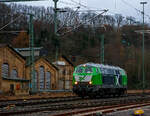 Die 218 461-2 (92 80 1218 461-2 D-AIX) der der AIXrail GmbH (Aachen) fährt am 03.12.2021, als Lz (Lokzug) bzw.