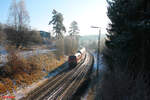 218 411 zieht den RE2 RE4854 München - Hof durch Röslau.