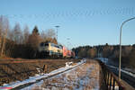 218 446-3 dorchfährt Röslau mit dem RE2 RE4858 München - Hof 29.12.24