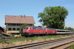 In Biessenhofen wurden am 13.06.13 die bereits nicht mehr im Dienst befindlichen 218 444-8 und 437-2 vor ihrem EC von München nach Zürich fotografiert.