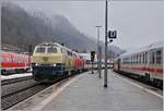 Etwas früher und auf Gleis 1 erwartet, fuhr kurz nach der Ankunft des IC 2012 der EC 191 von Zürich nach München auf Gleis 3 durch den Bahnhof Immenstadt, die bereits am frühen