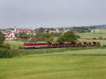 Die 232 088 am 21.05.2011 mit einem Schotterzug unterwegs bei Gebenbach.