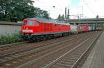 232 255-0 mit einem kurzen container zug am 04.08.06 in Hamburg Harburg