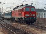 232 543 fährt am 03.12.2003 mit IR 455 (Dresden Hbf - Wroclaw Glowny) in den Bahnhof Dresden Neustadt ein.