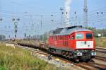 Mit dem EK 53227 nach Waren/Müritz verlässt die die 232 904 am 29.09.2014 den Bahnhof Rostock-Seehafen.