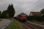 Am Abend eines typisch deutschen Sommertages wurde am Rande Markt Schwabens 232 209-7 mit einem langen, gemischten Güterzug von Mühldorf nach München Nord angetroffen.