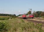 Treffen zweier Ludmillas am 28.08.14 in Tüßling: Während rechts die 232 330-1 in Kürze ihren beladenen Müllzug nach Kastl abfährt, wird 233 373-0 ihren leeren