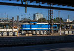 Die Eiffage Infra-Rail vermietete 275 843-1 (92 80 1275 843-1 D-NRAIL]), eine Vossloh G 1206 der der Northrail GmbH, ist am 29 April 2025 im Hauptbahnhof Duisburg im Arbeitseinsatz.

Die G 1206 wurde 2003 von Vossloh Locomotives GmbH in Kiel-Friedrichsort unter der Fabriknummer 5001475 gebaut und als G1206-SP-022 an die SLG - Spitzke Logistik GmbH in Grobeeren geliefert. Zum 01.01.2007 bekam sie die NVR-Nummer 92 80 1275 843-1 D-SLG. Im Jahr 2014 ging sie zurck an die Vossloh Locomotives GmbH und war als Mietlok unterwegs, nach vielen Stationen ging sie 2024 an Northrail GmbH in Hamburg.
