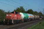Vom offenbarer Stelle wird am 24 April 2026 DB Cargo 294 813 samt Guterzug fotografiert.