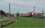 Bei Neunkirch ist ein DB 611 auf dem Weg in Richtung Singen. 

8. April 2010