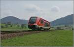 Der DB 641 012 ist bei Neunkirch auf der eingeleisigen Strecken durchs Klettgau bei Kilometer 352.4 auf dem Weg nach Erzingen (Baden) unterwegs.