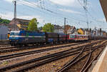 Die NIAG  14  (145 086-5 gemietet von MRCE Dispolok), ex SBB Cargo Re 481 004-0, ex MThB Re 486 654-7, f�hrt am 17 Juni 2013, mit einem Ganzzug Selbstentladewagen der Bauart Falns, durch den