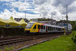 Der VT 285 (95 80 0648 525-3 D-HEB / 95 80 0648 025-4 D-HEB), ein Alstom Coradia LINT 41 der HLB (Hessische Landesbahn), als RB 93  Rothaarbahn  (Betzdorf - Siegen - Kreuztal - Erndtebrck - Bad