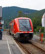   Der  Wal  641 020-2 der Oberweibacher Berg- und Schwarzatalbahn fhrt am 24.08.2013 in den Bf Obstfelderschmiede, als RB 40  Schwarzatalbahn  (Katzhtte - Obstfelderschmiede - Rottenbach).